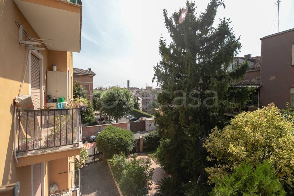 Appartamento in vendita a Roma via Sesto Celere, 9