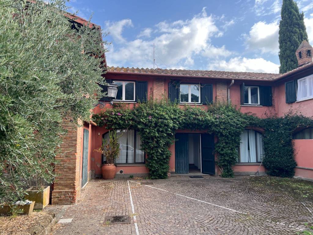 Villa in vendita a Roma via Appia Pignatelli