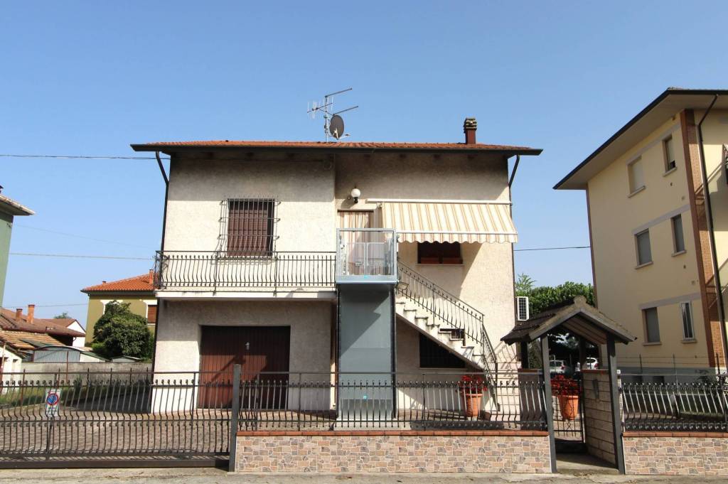 Villa in vendita a Cesena via Cervese, 1968