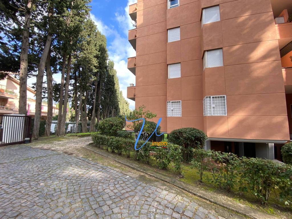 Appartamento in vendita a Roma via dell'Isola Farnese