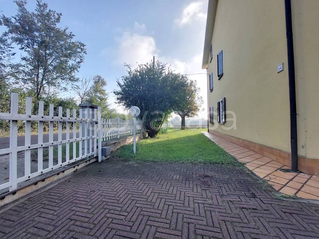 Villa Bifamiliare in vendita a Guastalla via Ponte Pietra Superiore