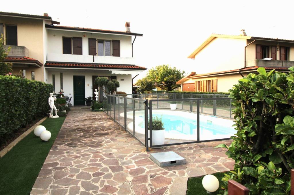 Villa a Schiera in vendita a Bonate Sopra via Gorizia