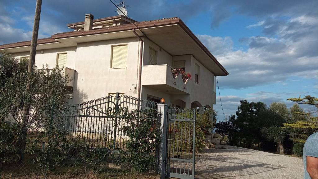 Villa Bifamiliare in vendita a Fermo contrada Vallasciano, 37/a