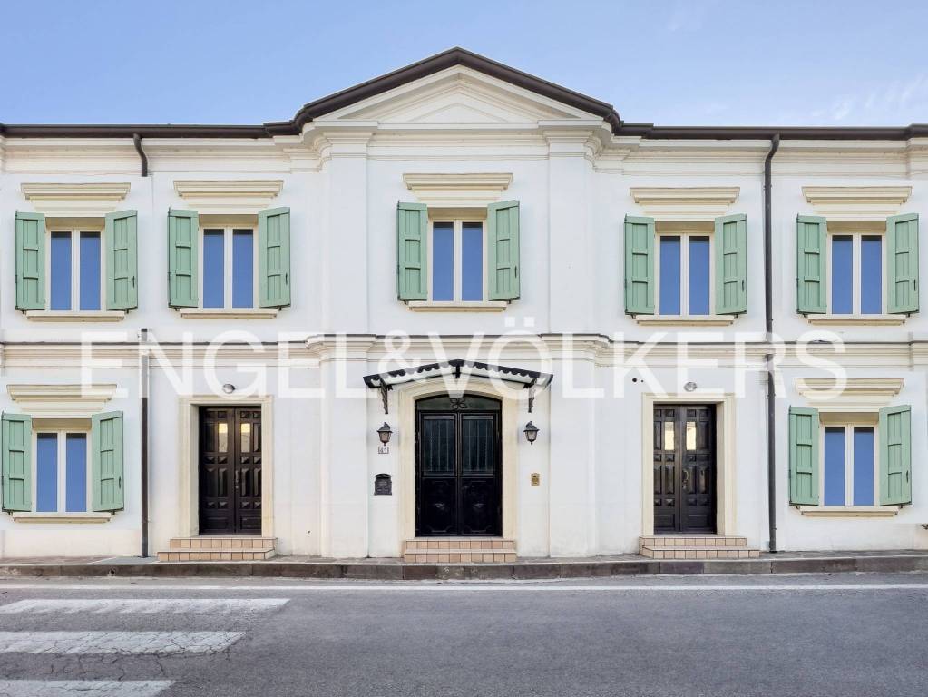 Villa in vendita a Peschiera del Garda strada Regionale Gardesana Orientale