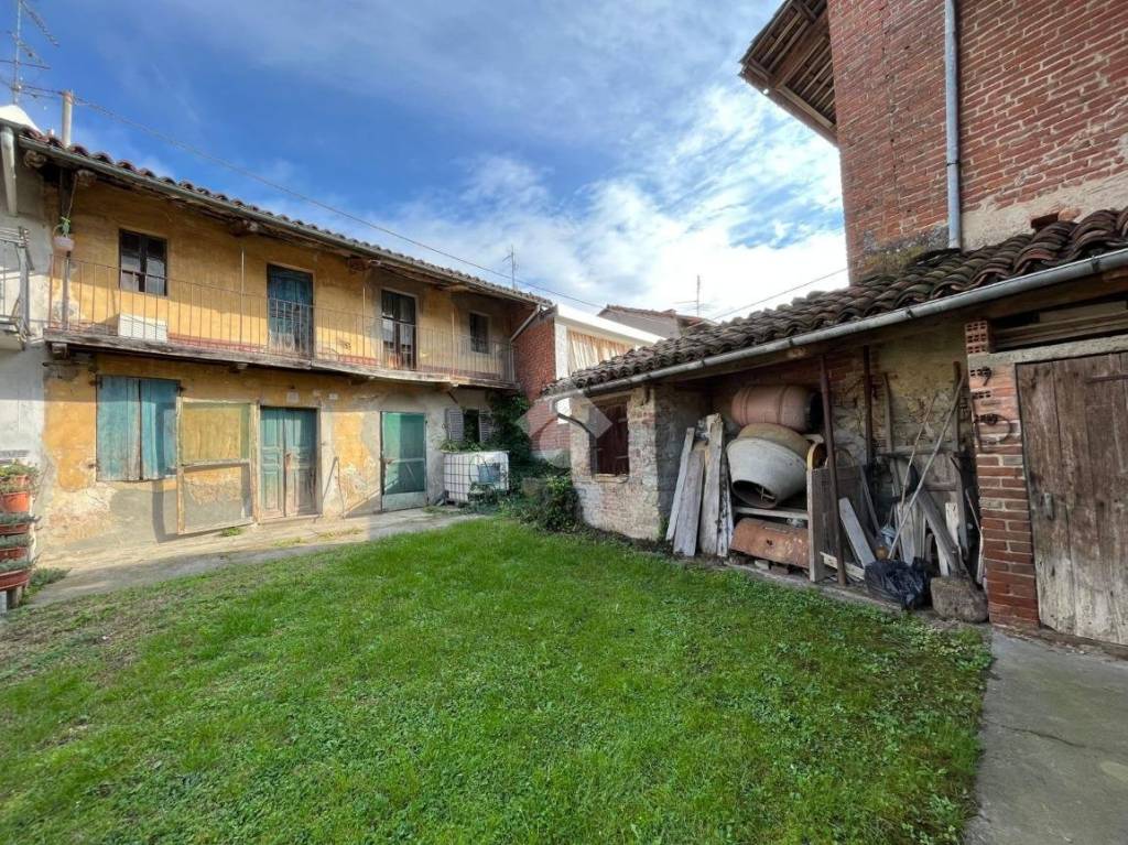 Casa Indipendente in vendita a Lauriano via Papa Giovanni xxiii, 77