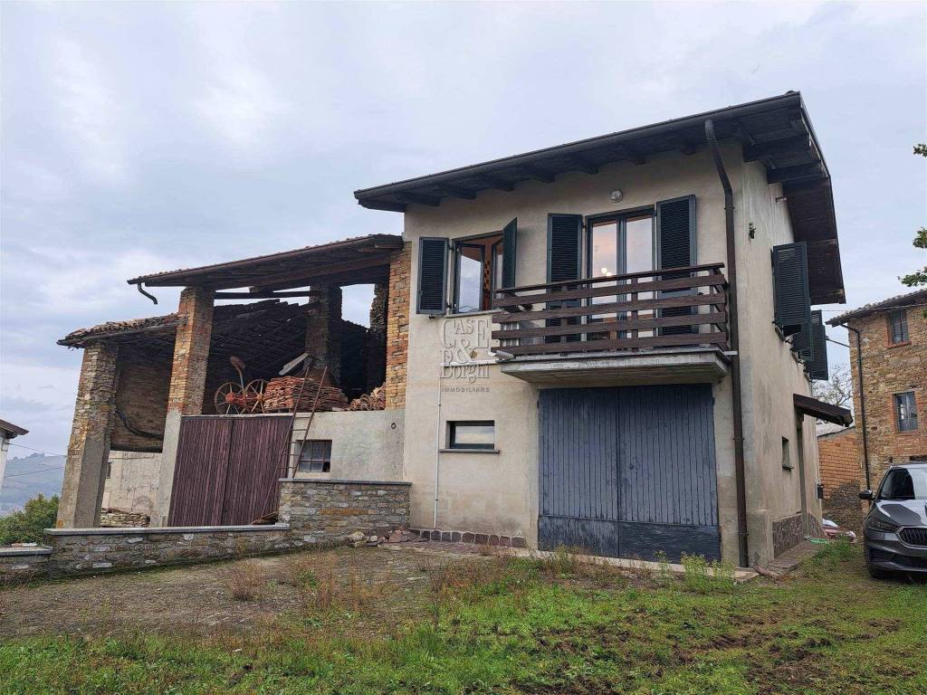 Casa Indipendente in vendita a Zavattarello frazione San Silverio, snc