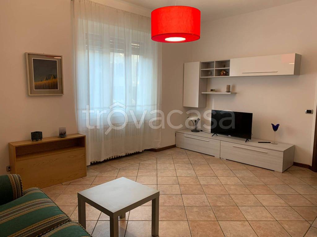 Appartamento in affitto a Varese via Magenta