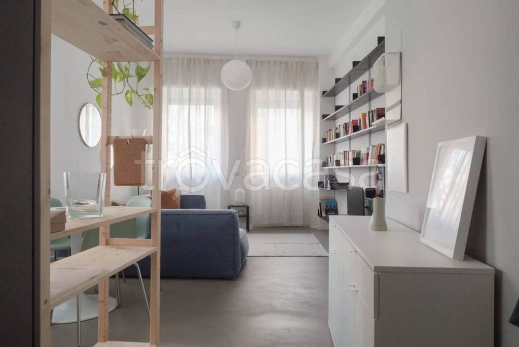 Appartamento in affitto a Milano via Emilio Morosini