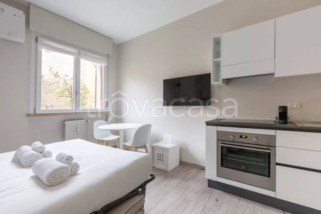 Appartamento in affitto a Milano via Bartolomeo Panizza