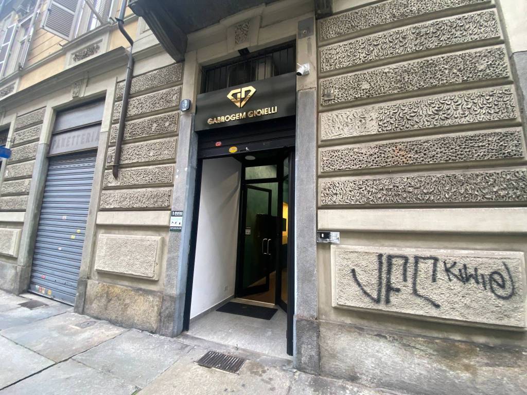 Negozio in affitto a Torino via Conte Giambattista Bogino, 19