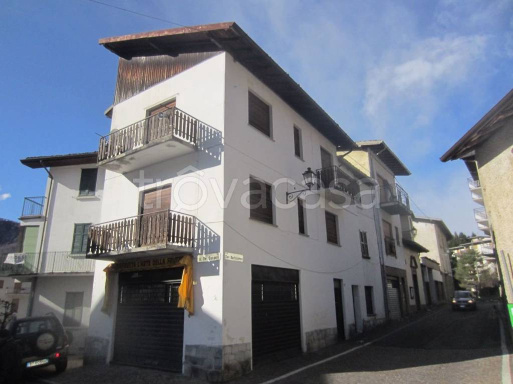 Casa Indipendente in vendita a Moggio via San Bartlomeo, 0