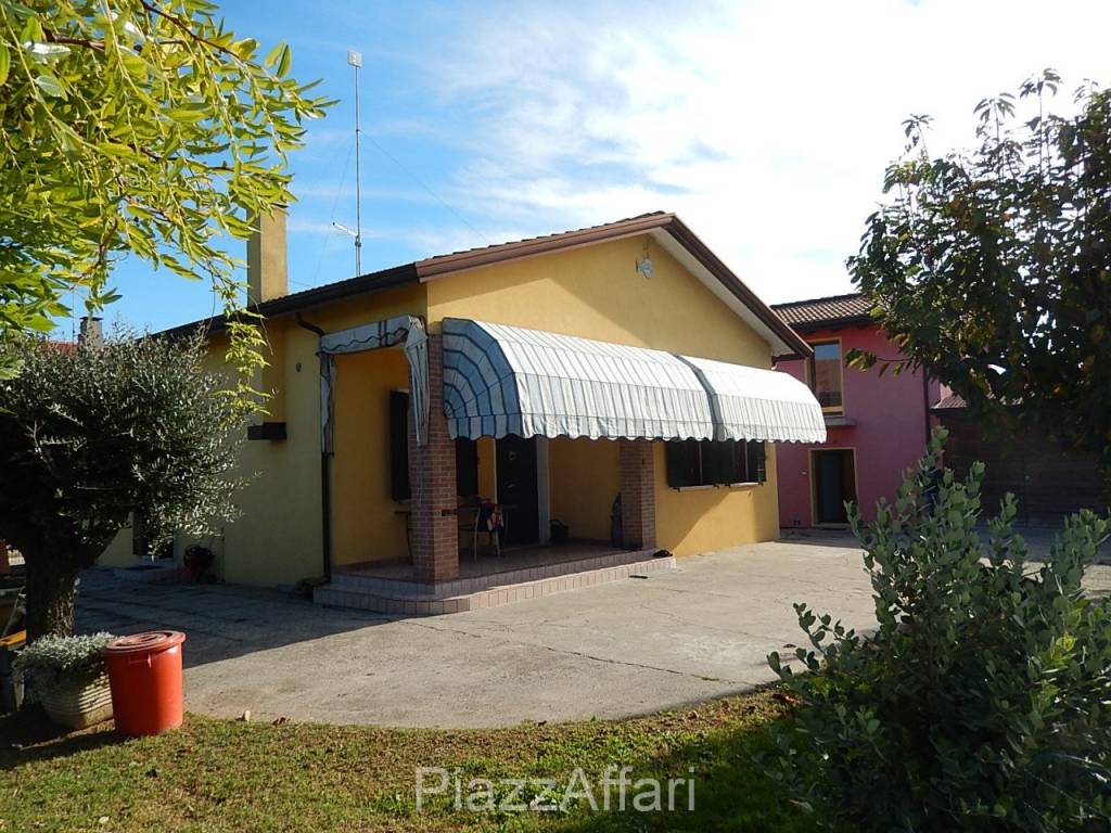 Villa in vendita a Piove di Sacco via Fratelli Sanguinazzi, 1