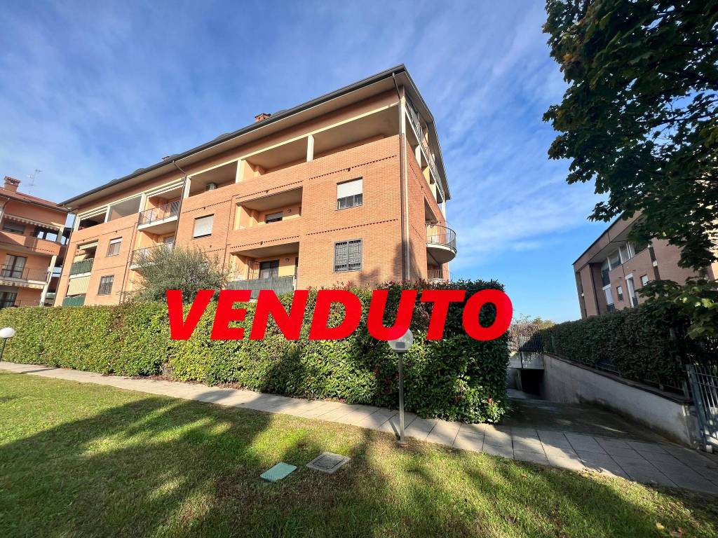 Appartamento in vendita a Pessano con Bornago via Giovanni Falcone e Paolo Borsellino, 13