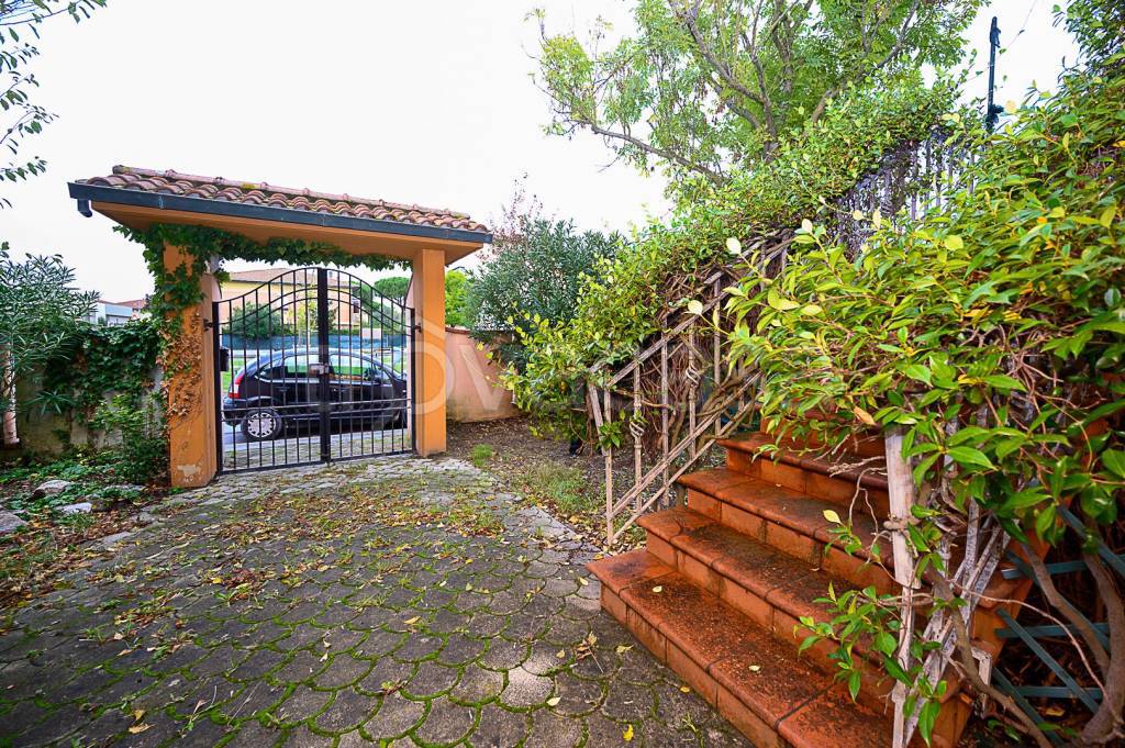 Villa in vendita a Calcinaia piazza Aldo Moro, 2