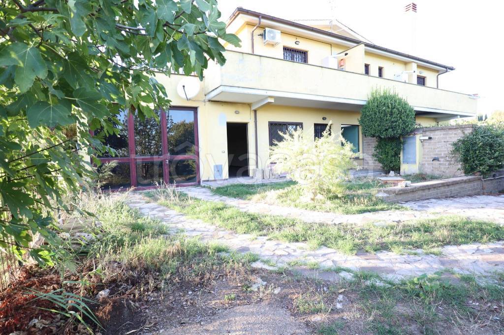Villa Bifamiliare in vendita a Morlupo via di Santa Lucia
