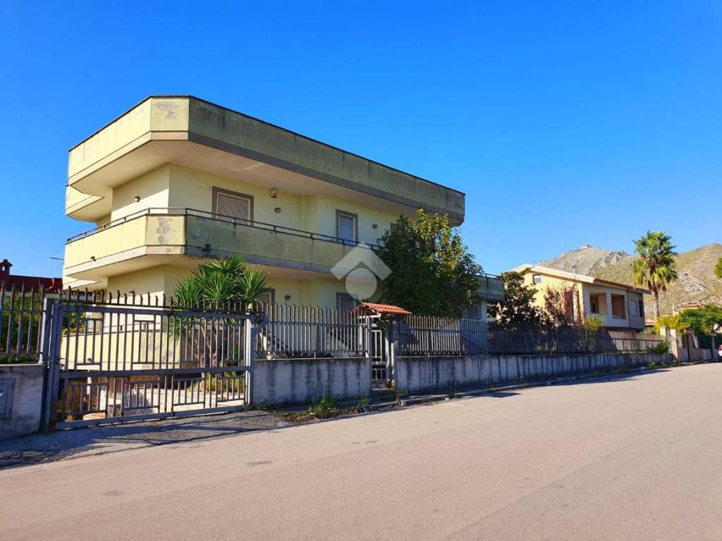 Villa Bifamiliare in vendita a Mondragone via della quercia, 33
