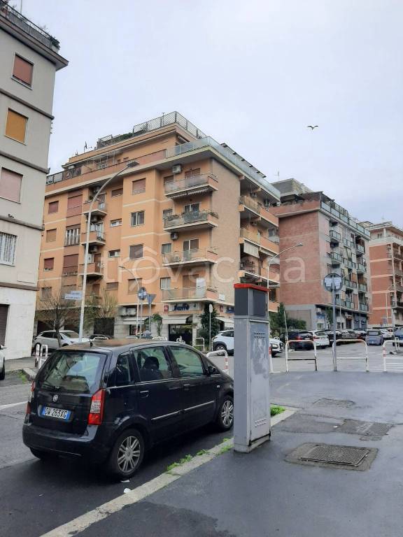 Appartamento in in vendita da privato a Roma via Aristide Leonori, 97