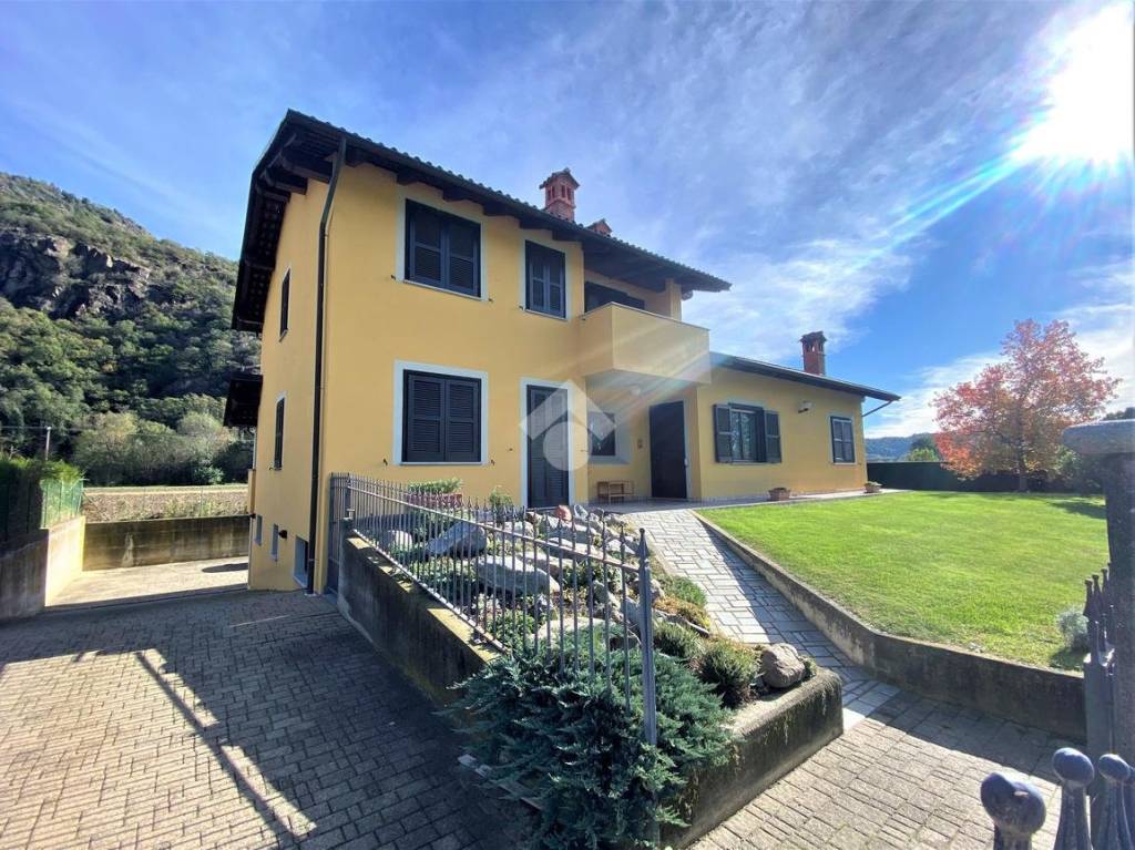 Villa in vendita a Borgofranco d'Ivrea via cavour, 24