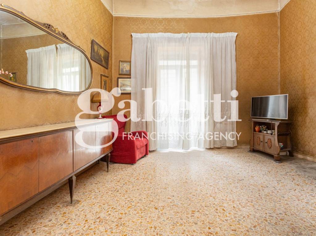Appartamento in vendita a Napoli via Piscinola