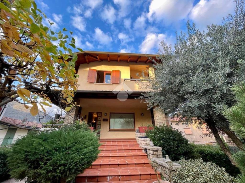 Villa in vendita a Pradalunga via Daniele Piccinini, 23