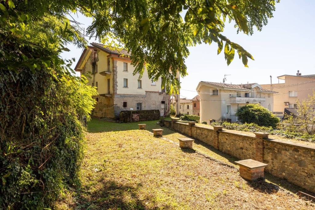 Villa in vendita a Borgomanero via Quagliotti, 14