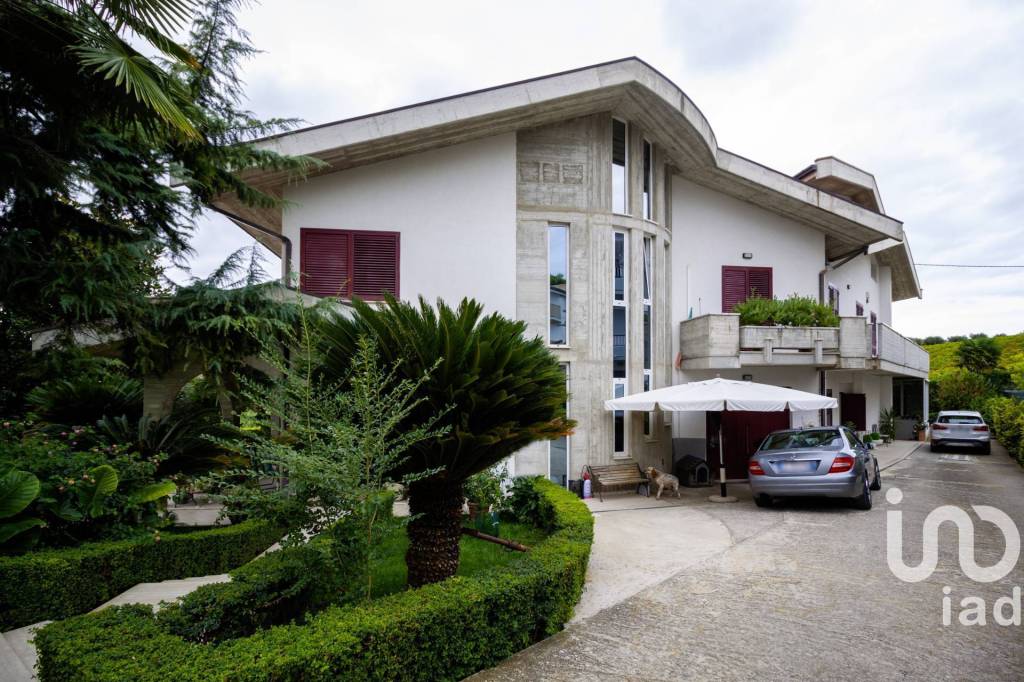 Villa in vendita a Roseto degli Abruzzi via Le Quote, 3
