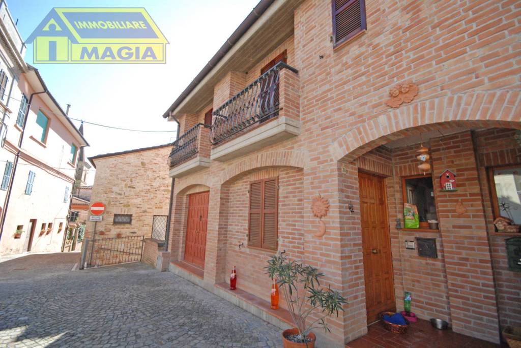 Villa a Schiera in vendita a Montalto delle Marche piazza Guglielmo Marconi, 11