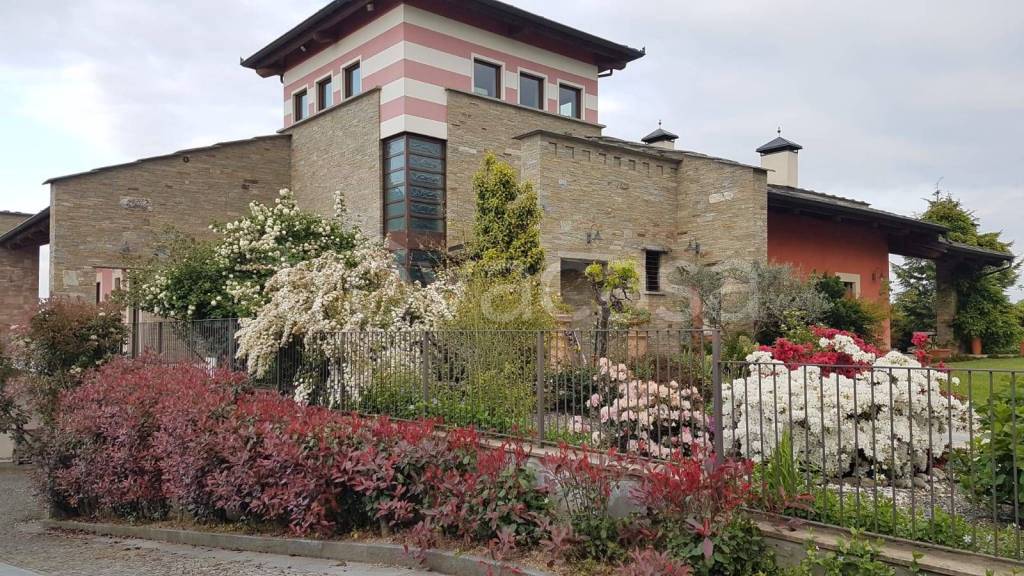 Villa in vendita a Bagnolo Piemonte via Traversale Ripoira