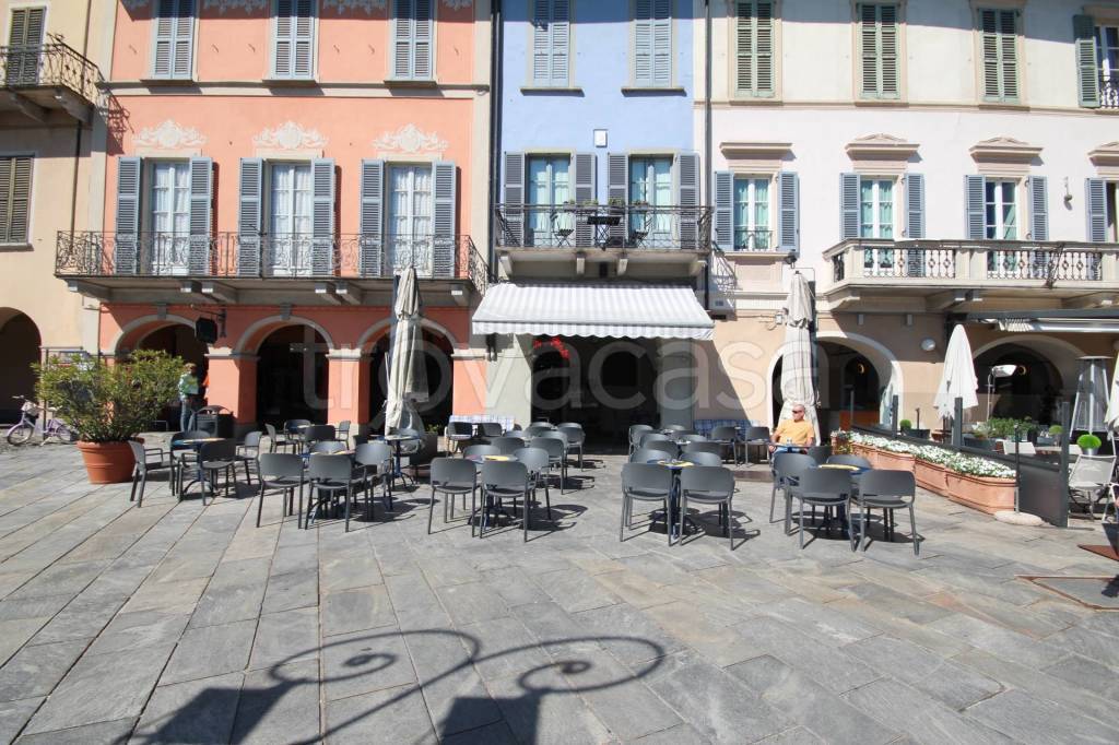 Bar in vendita a Cannobio piazza Vittorio Emanuele III
