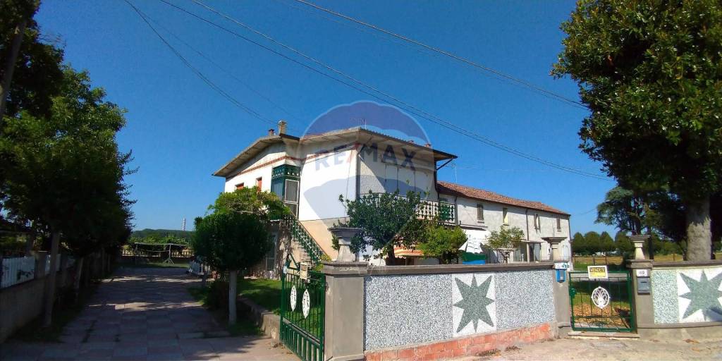 Villa in vendita a Riva del Po via Nugarazza, 49