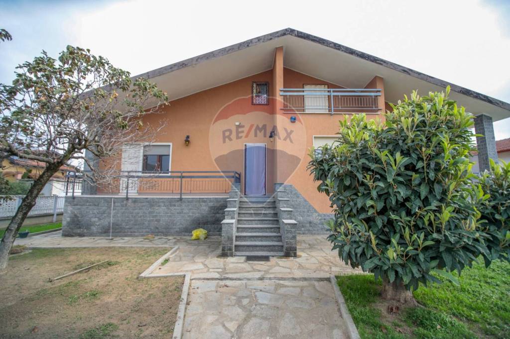 Villa Bifamiliare in vendita a Bosconero via Nigra, 33