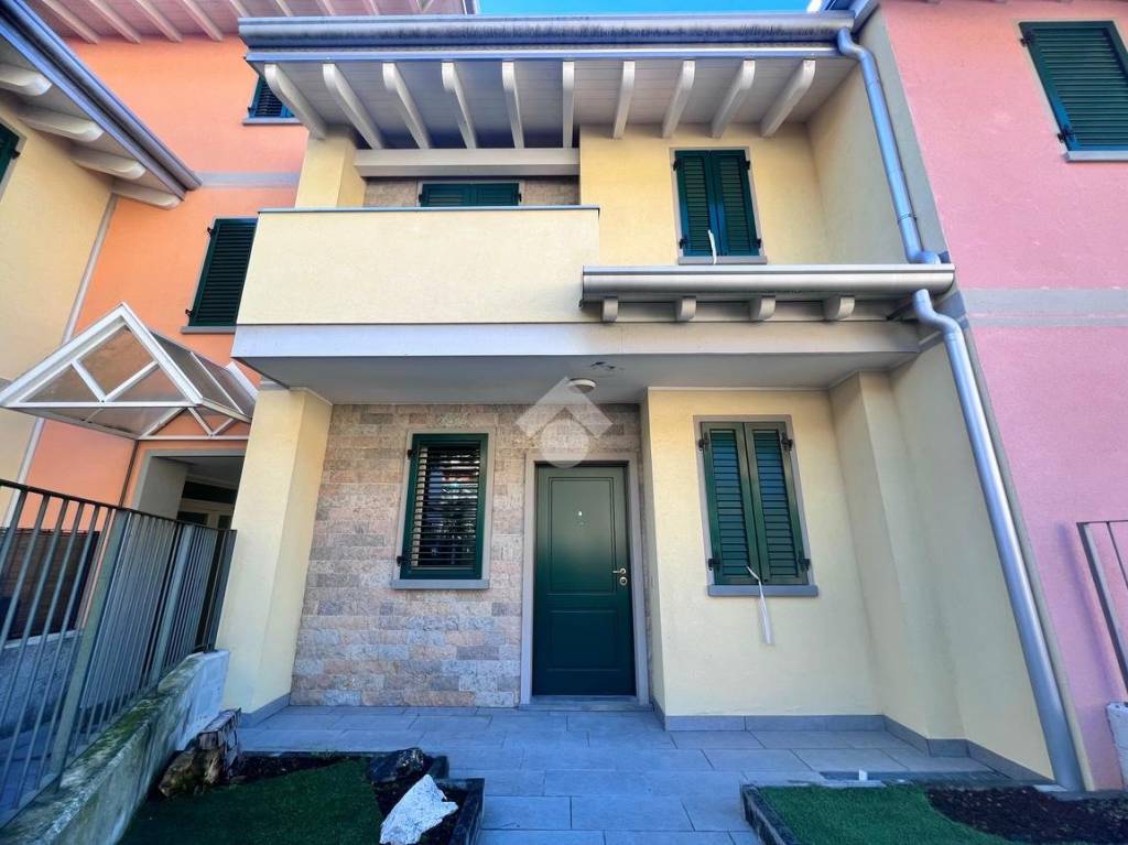 Villa a Schiera in vendita a Sovere via Primo Maggio