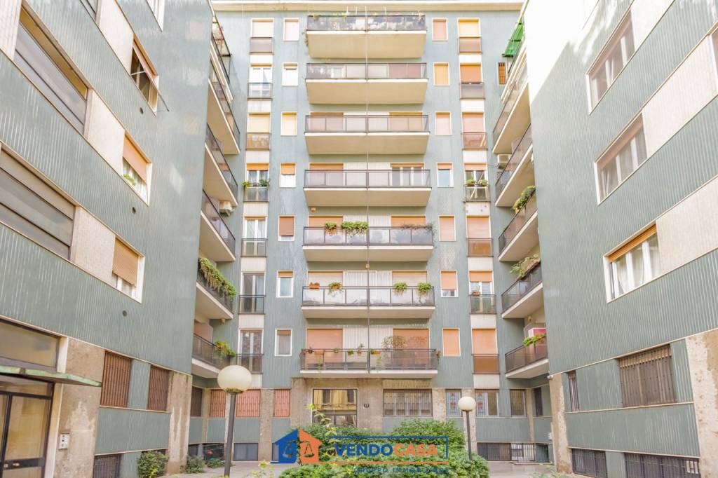 Appartamento in vendita a Milano via Messina, 17