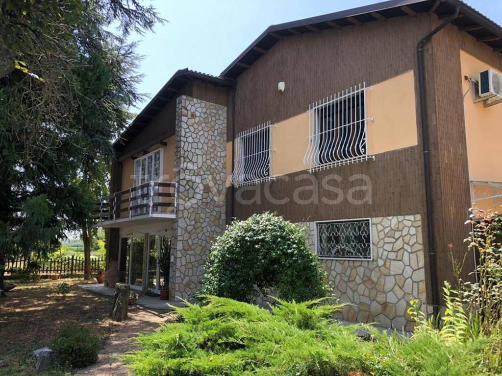 Villa in vendita a Pozzolo Formigaro strada Provinciale dei Giovi di Serravalle, 4