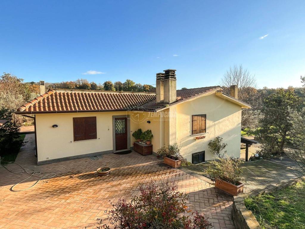 Villa in vendita a Viterbo strada Vallalta 23
