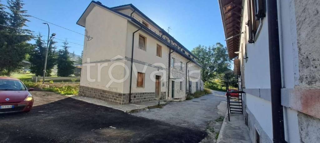 Casa Indipendente in vendita a Roccaraso via Roncone
