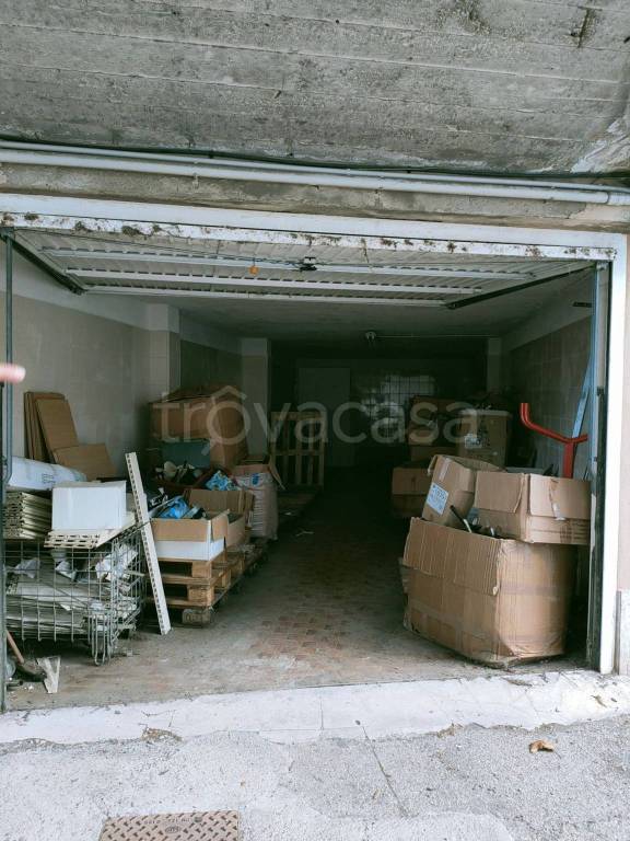 Garage in vendita a Termoli via Peru