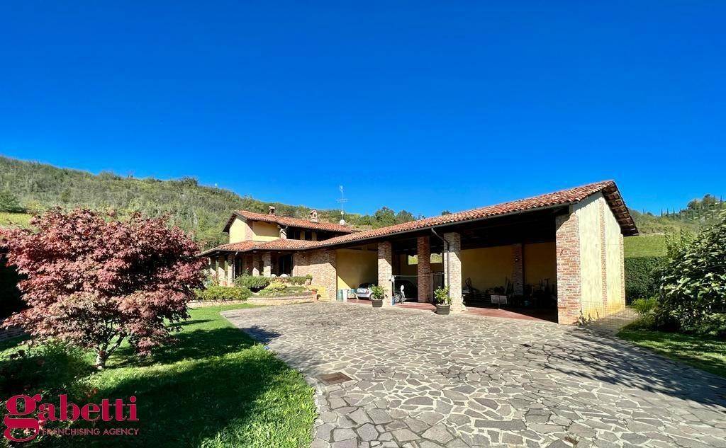 Villa in vendita a Santa Vittoria d'Alba via della Pianchetta