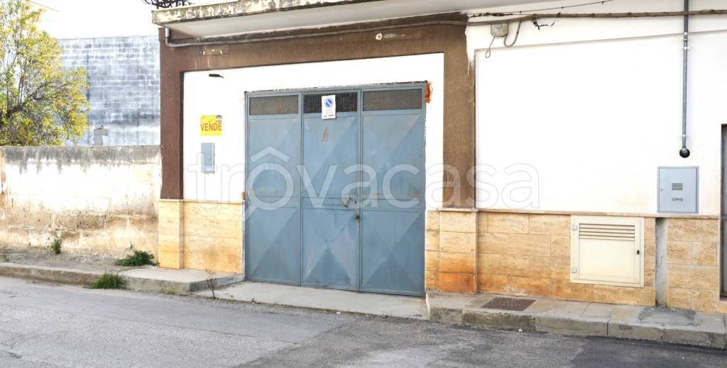 Garage in vendita a Manduria via Alessandro Volta, 2