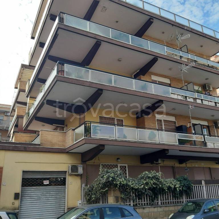 Appartamento in vendita a Pomezia via Colonia