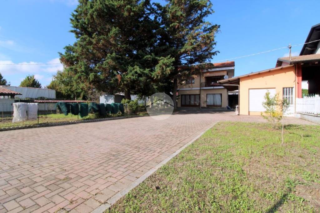 Villa in vendita a Monticello d'Alba frazione s.Antonio, 88