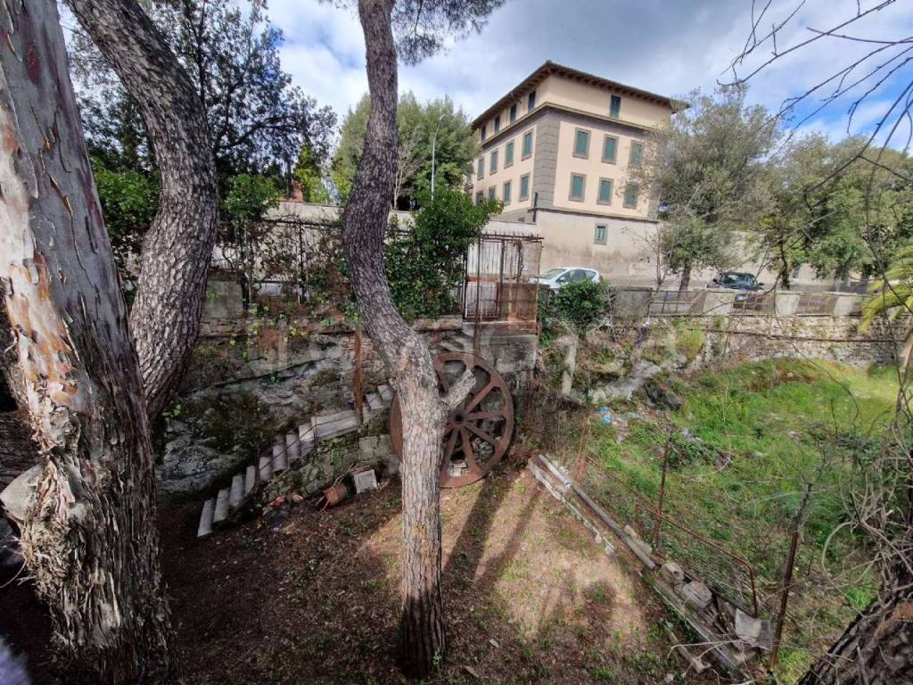 Negozio in vendita a Castel Gandolfo viale bruno buozzi 6