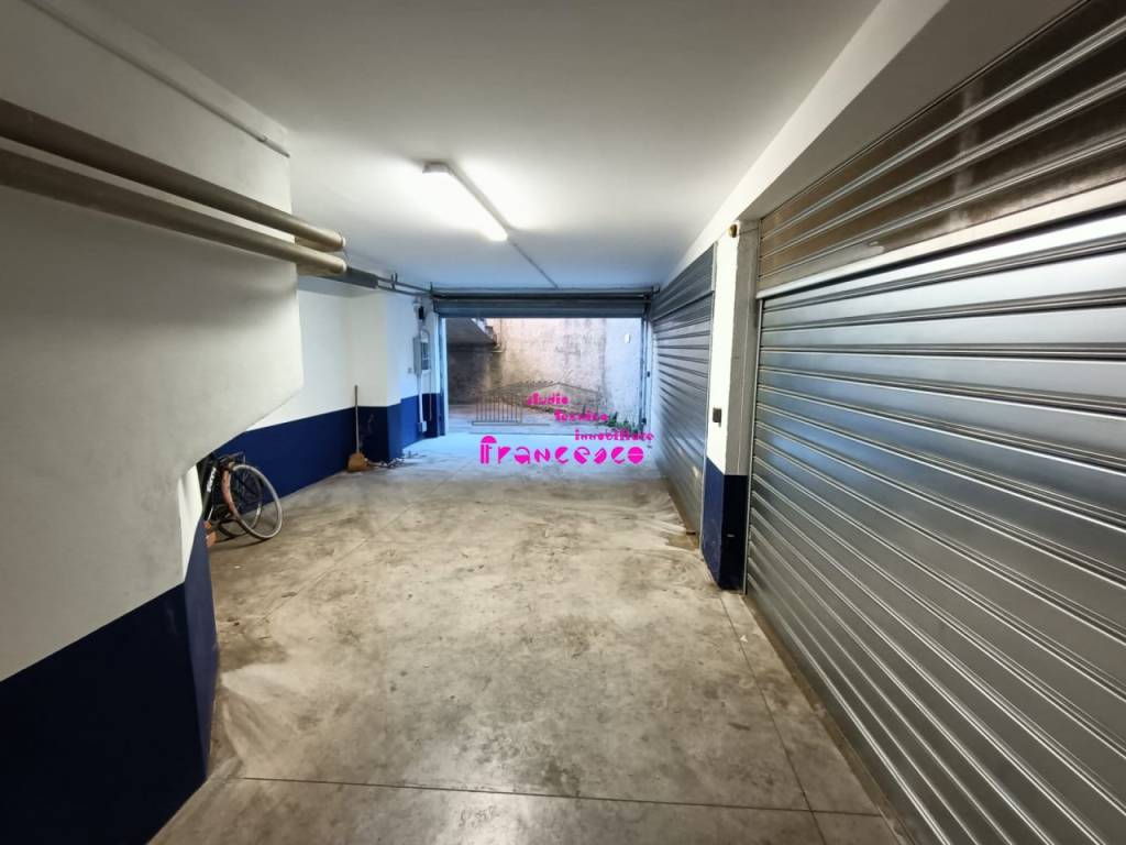 Garage in vendita a Firenze via Pacini