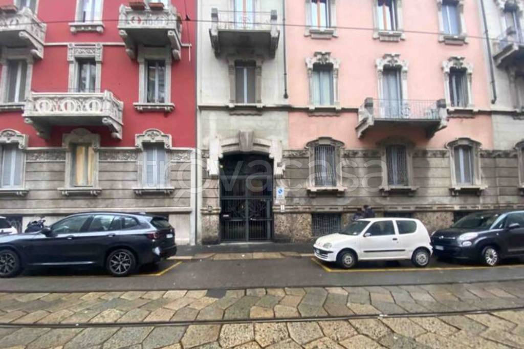 Magazzino in in affitto da privato a Milano via Errico Petrella, 20