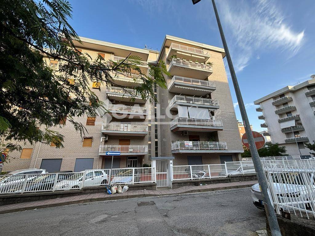 Appartamento in vendita a Cosenza via Enrico De Nicola, 60