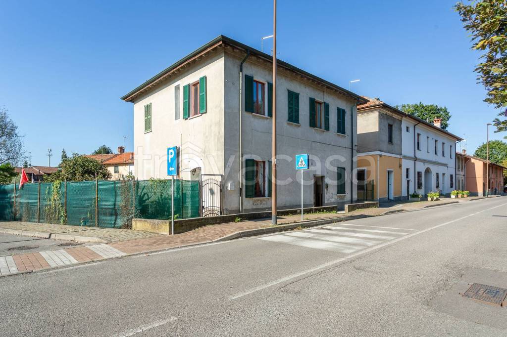 Appartamento in vendita a Carnate via Giuseppe Bazzini, 32