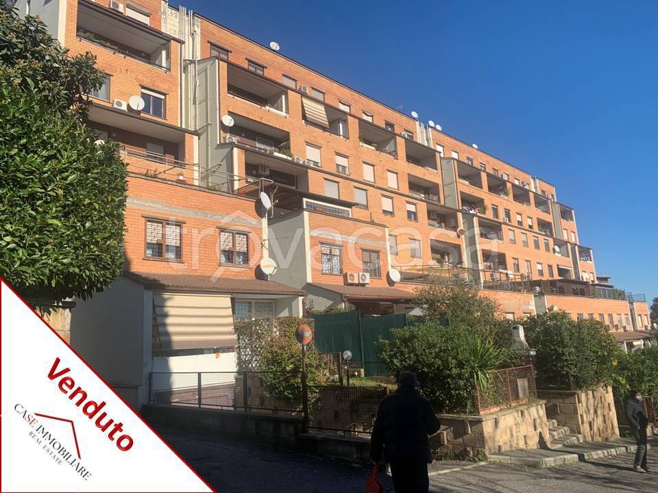 Appartamento in vendita a Roma via Busto Arsizio