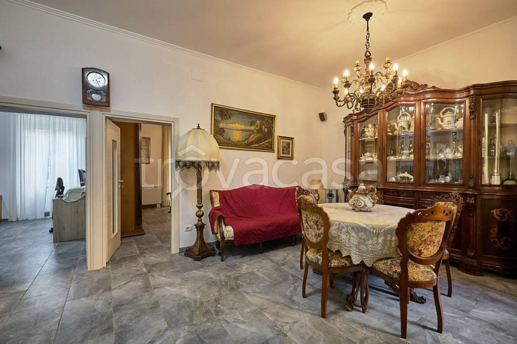Appartamento in vendita a Roma via delle Pernici, 39