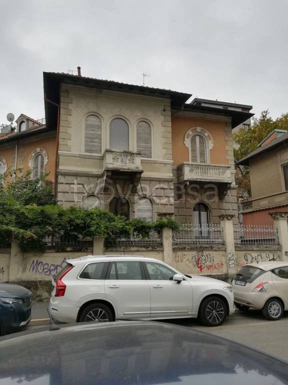 Villa in vendita a Milano via Angelo Maj, 8