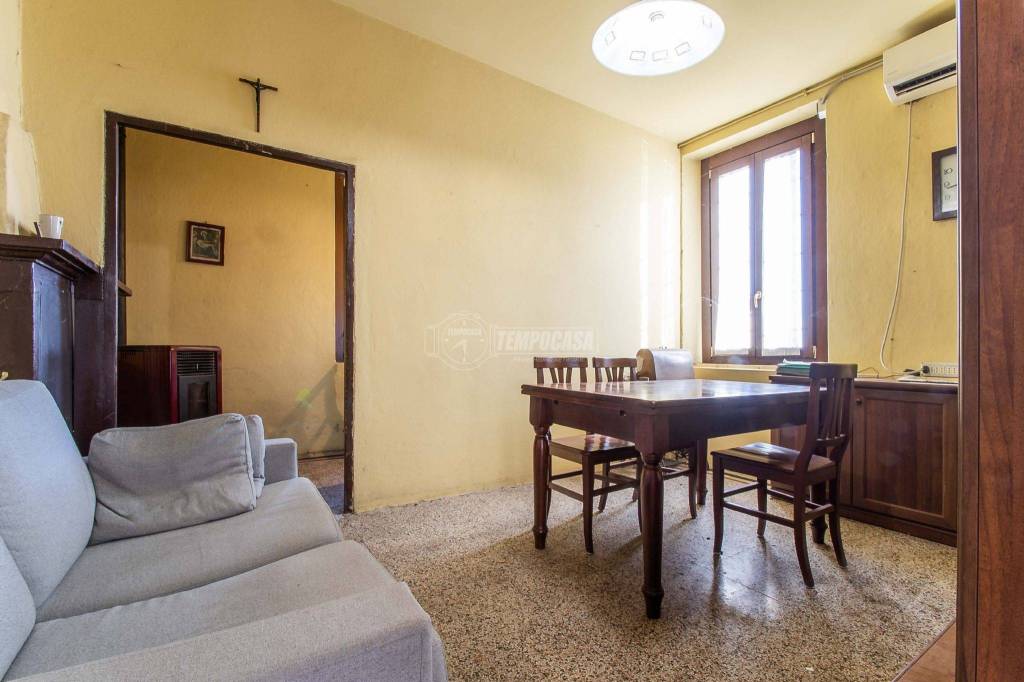 Casa Indipendente in vendita a Fenegrò via Monte Bianco